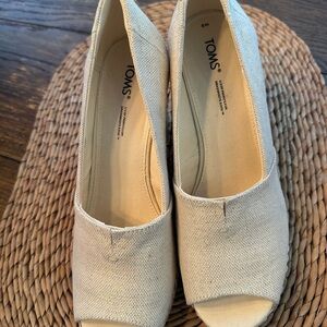 TOMS Women's Cream Espadrille Peep Toe Shoes